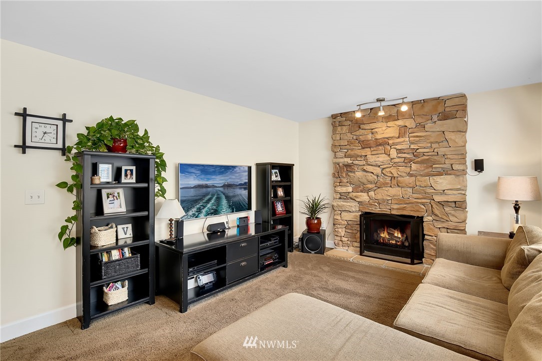 16045 Southeast 170th Court Renton, WA 98058 - Photo 6 of 25 Gallery Image 6