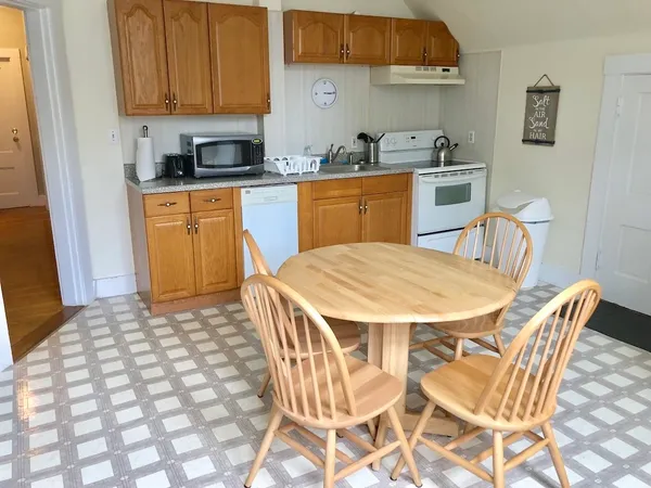 $2,500 | 96 Rhode Island Avenue, Unit 5, Newport, RI 02840