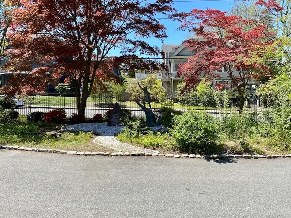 $2,500 | 96 Rhode Island Avenue, Unit 5, Newport, RI 02840