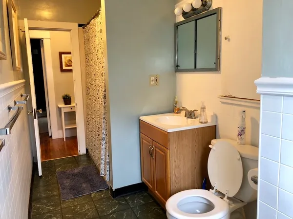 $2,500 | 96 Rhode Island Avenue, Unit 5, Newport, RI 02840