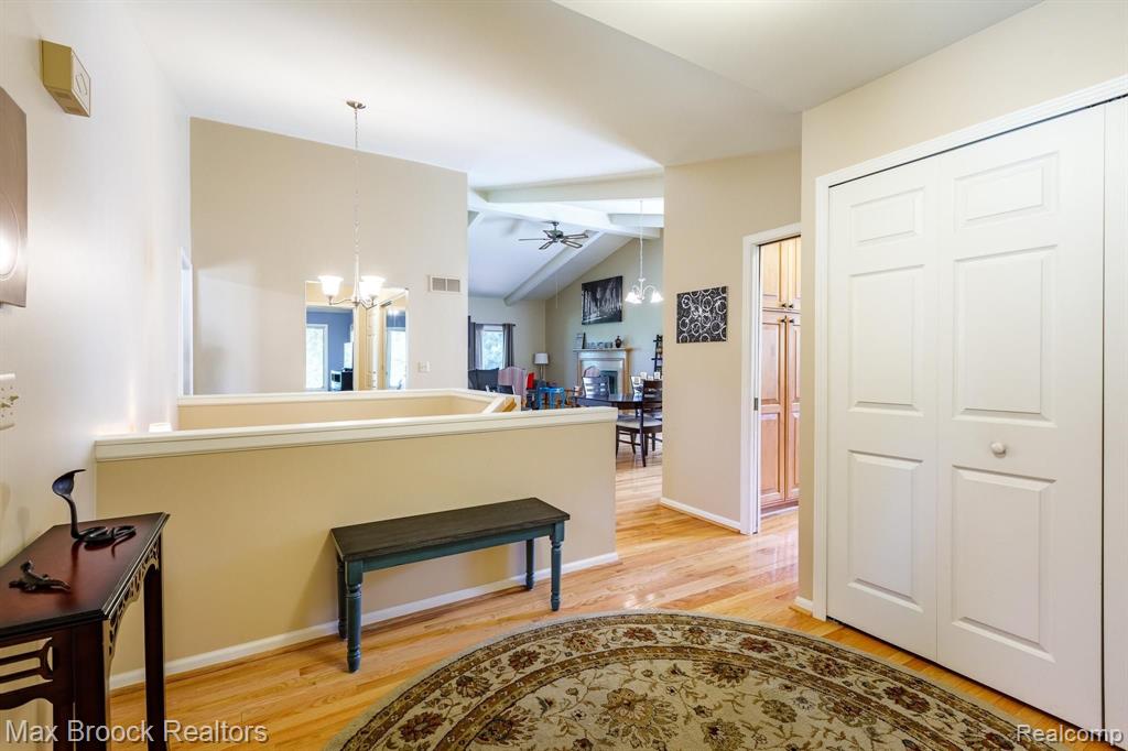 856 Green View Court Rochester Hills, MI 48307 - Photo 4 of 35