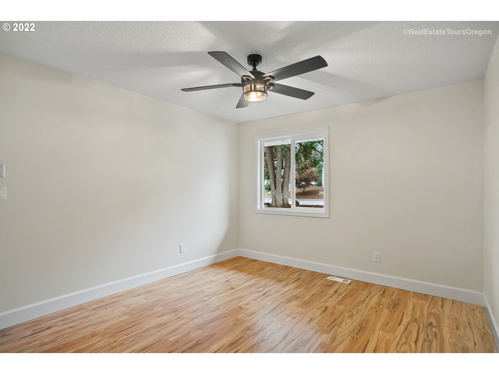 11280 Southwest Viewmount Court Tigard, OR 97223 - Photo 22 of 31 a view of an empty room with window and wooden floor