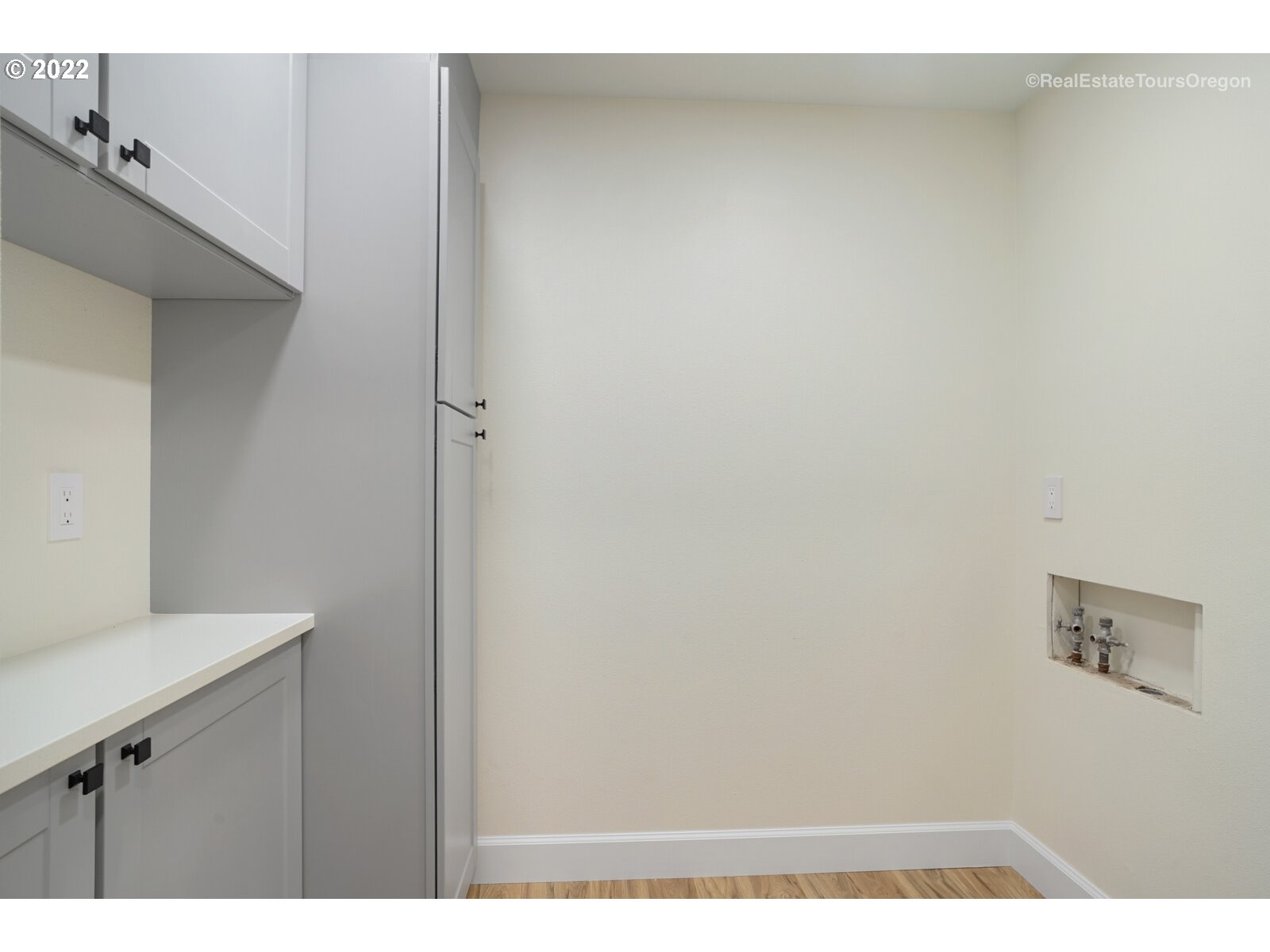 11280 Southwest Viewmount Court Tigard, OR 97223 - Photo 24 of 31 a view of cabinet