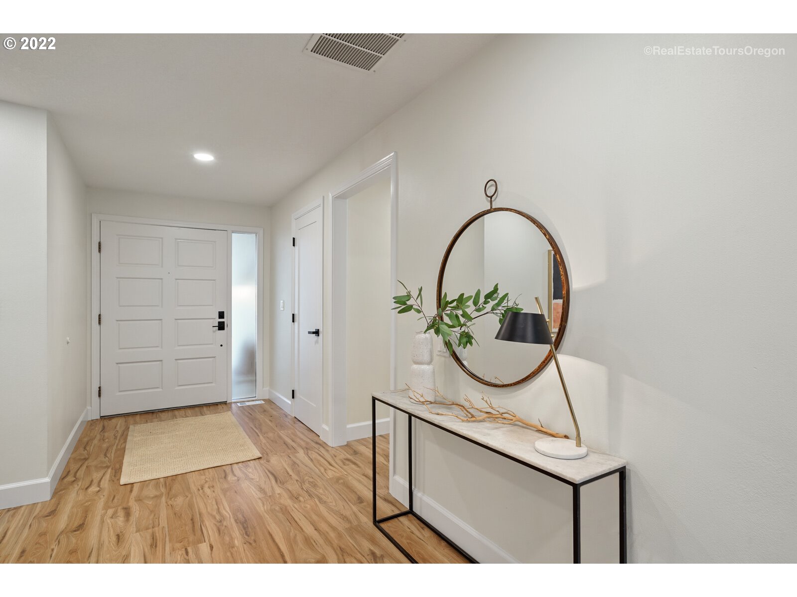 11280 Southwest Viewmount Court Tigard, OR 97223 - Photo 4 of 31 a picture of a bench in a room
