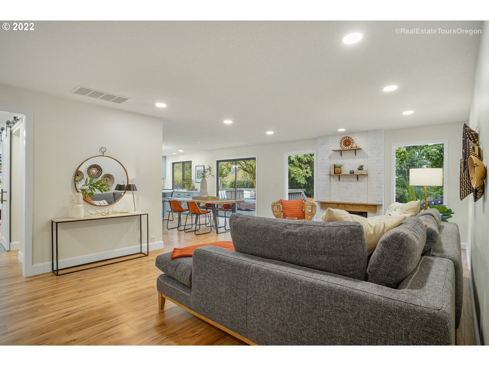 11280 Southwest Viewmount Court Tigard, OR 97223 - Photo 5 of 31 a living room with furniture and a wooden floor