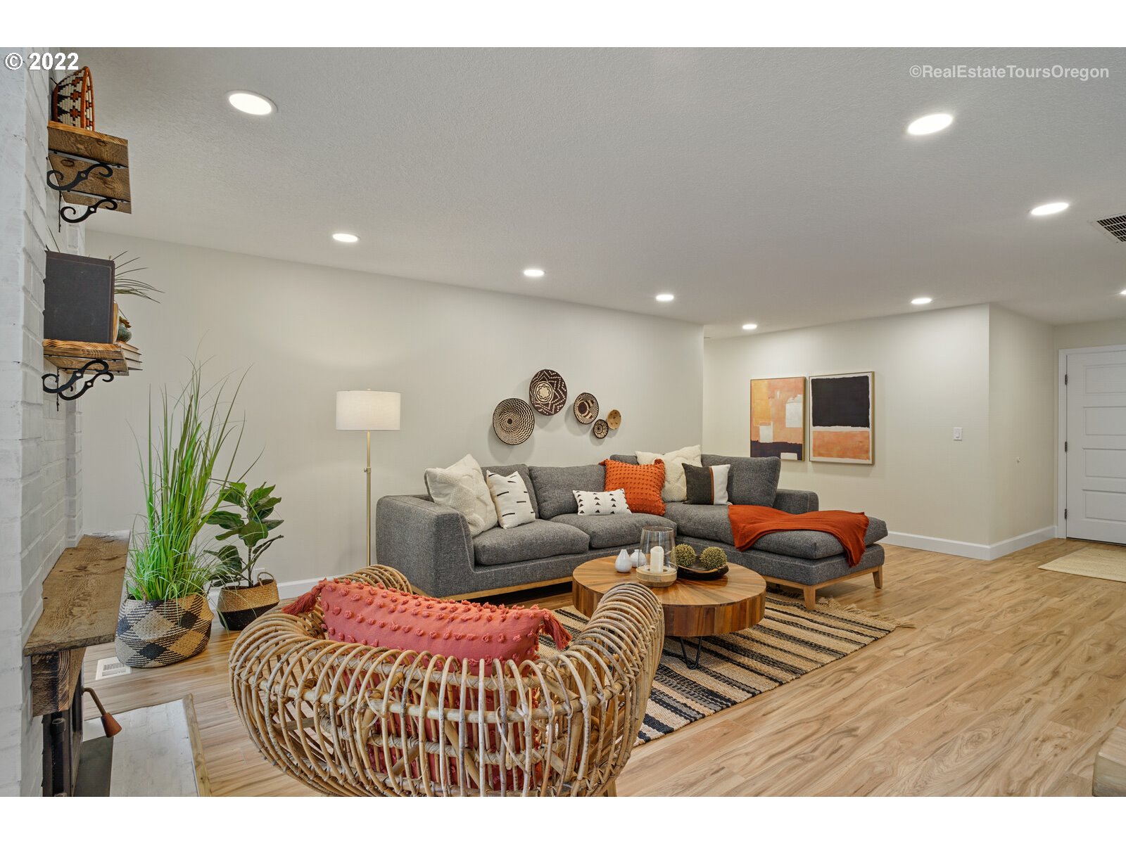 11280 Southwest Viewmount Court Tigard, OR 97223 - Photo 7 of 31 a living room with furniture