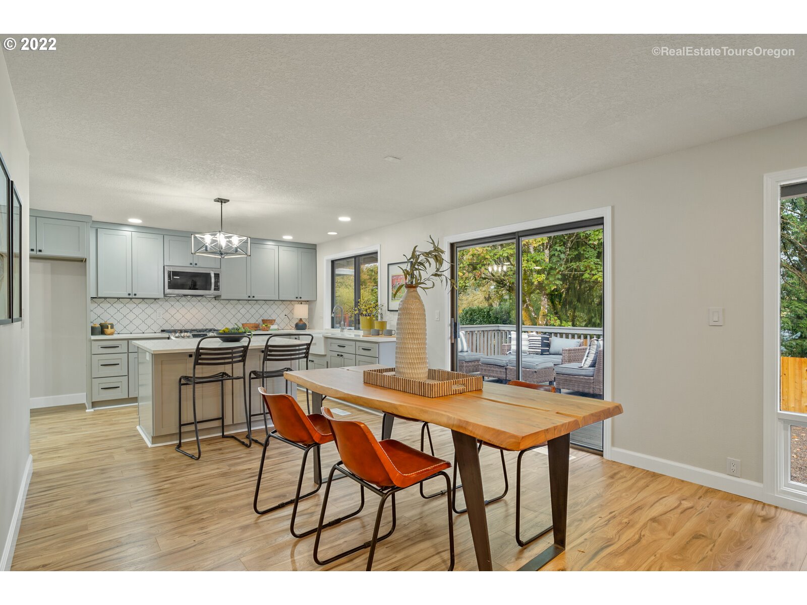11280 Southwest Viewmount Court Tigard, OR 97223 - Photo 9 of 31 a view of a dining room with furniture and wooden floor