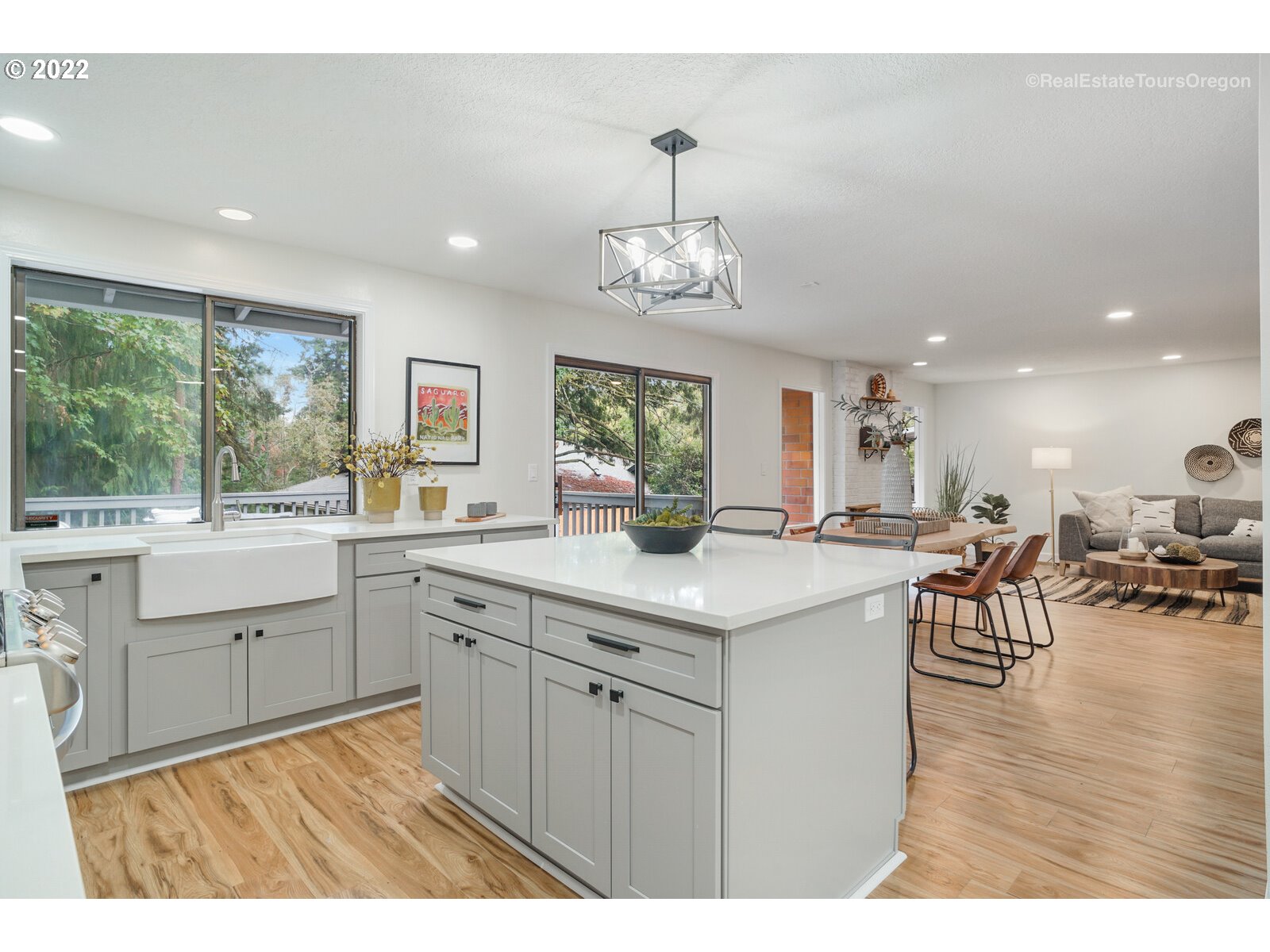 11280 Southwest Viewmount Court Tigard, OR 97223 - Photo 10 of 31 a kitchen with center island and windows