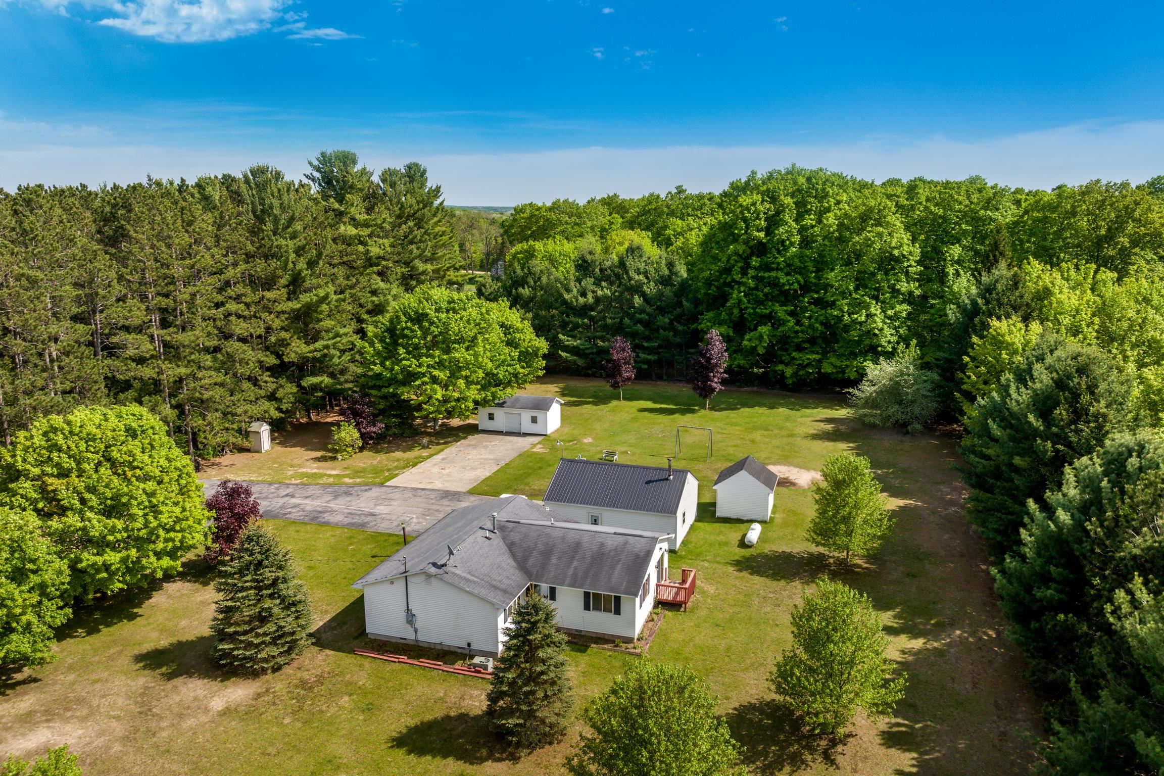 1836 Hanmer Road Benzonia, MI 49616 - Photo 35 of 37
