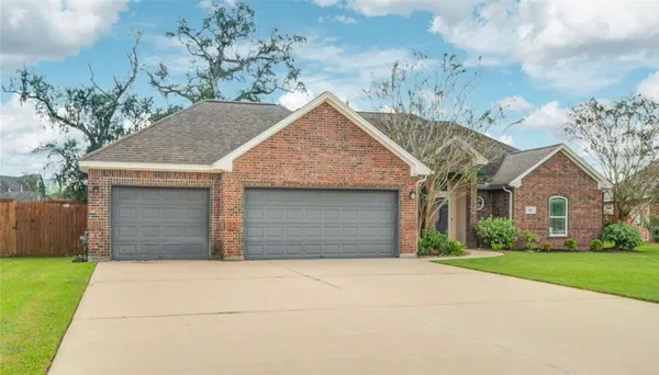 $3,500 | 57 Red Maple Court, Lake Jackson, TX 77566