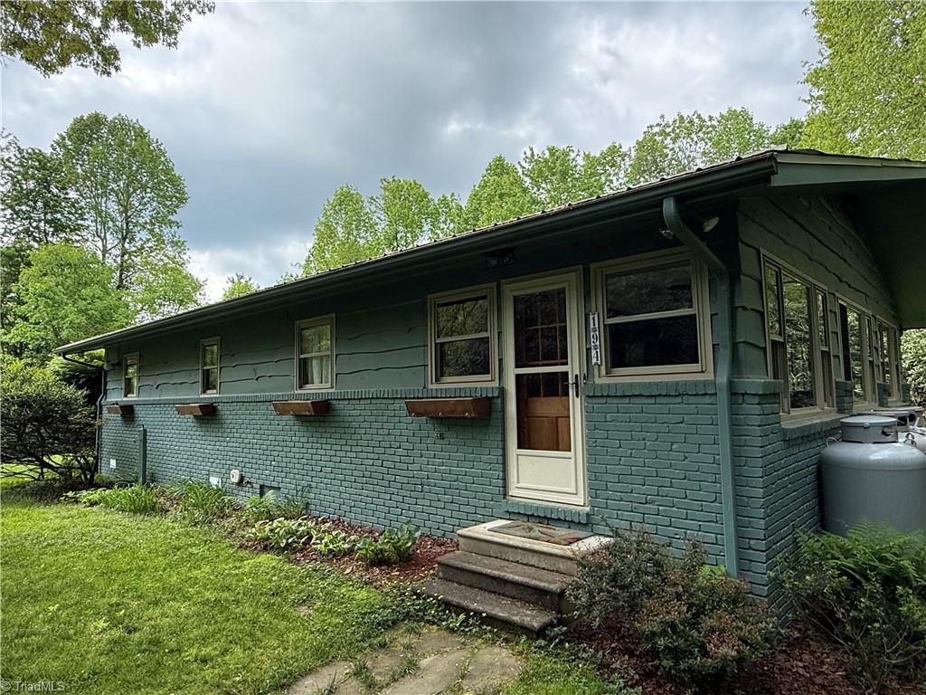 194 Abbey Road Boone, NC 28607 - Photo 1 of 31 Front