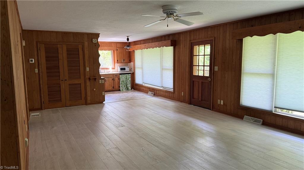 194 Abbey Road Boone, NC 28607 - Photo 11 of 31 Living Room