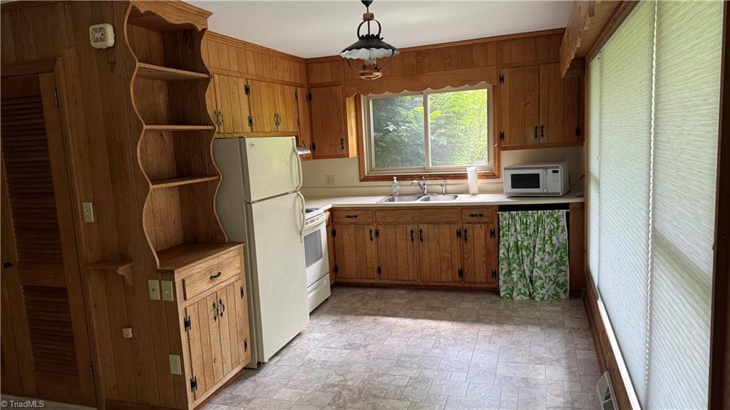 194 Abbey Road Boone, NC 28607 - Photo 15 of 31 Kitchen