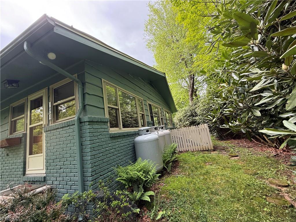 194 Abbey Road Boone, NC 28607 - Photo 5 of 31 Side from front