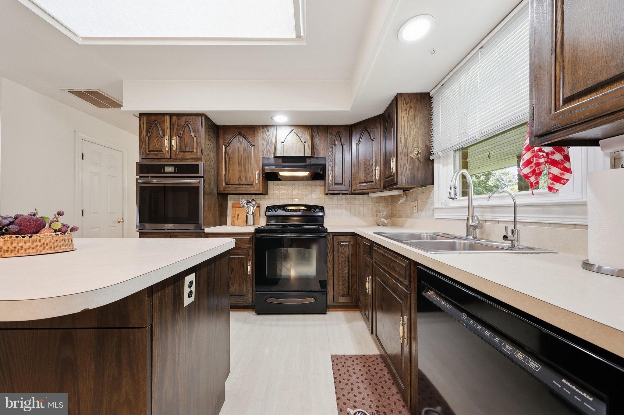 1716 Gablehammer Road Westminster, MD 21157 - Photo 16 of 52 Kitchen