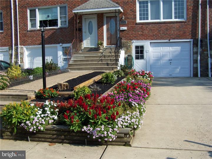 11729 Brandon Road Philadelphia, PA 19154 - Photo 1 of 15 Exterior Front