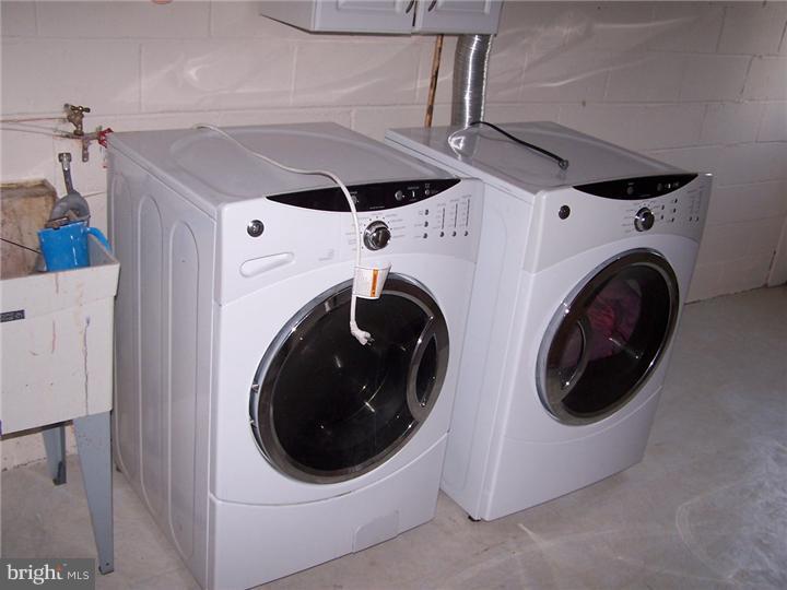 11729 Brandon Road Philadelphia, PA 19154 - Photo 13 of 15 Laundry Room