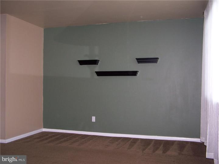 11729 Brandon Road Philadelphia, PA 19154 - Photo 4 of 15 Living Room