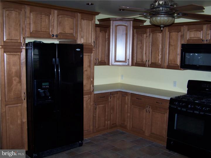 11729 Brandon Road Philadelphia, PA 19154 - Photo 7 of 15 Kitchen