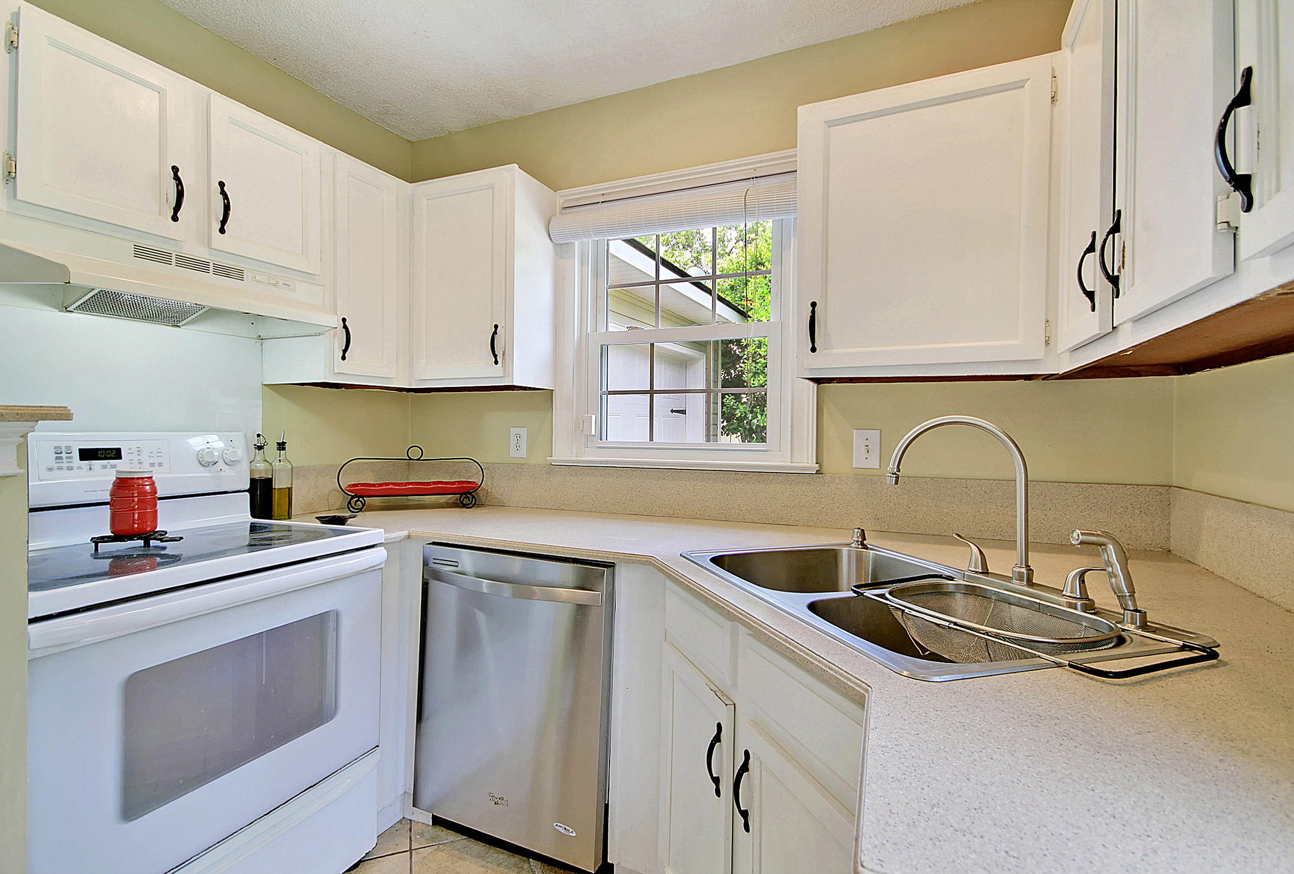 413 Hamlet Road Summerville, SC 29485 - Photo 6 of 43 IMG_0093_IMG_0099 copy