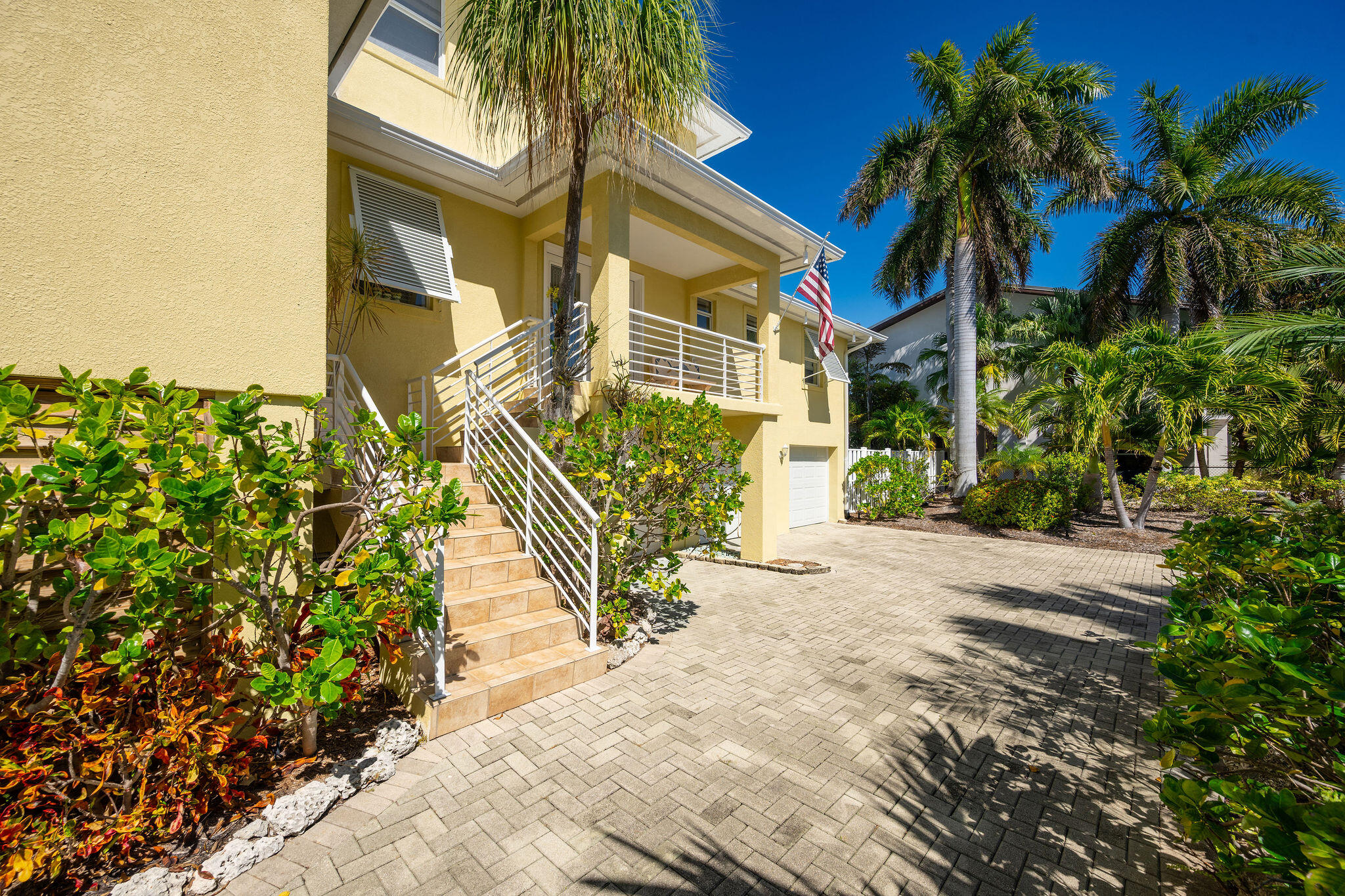 16805 Tamarind Road Sugarloaf, FL 33042 - Photo 16 of 75 Front stairs