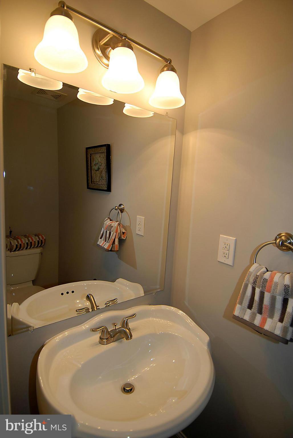 429 Rittenhouse Street Northwest Washington, DC 20011 - Photo 11 of 28 Hall Bath