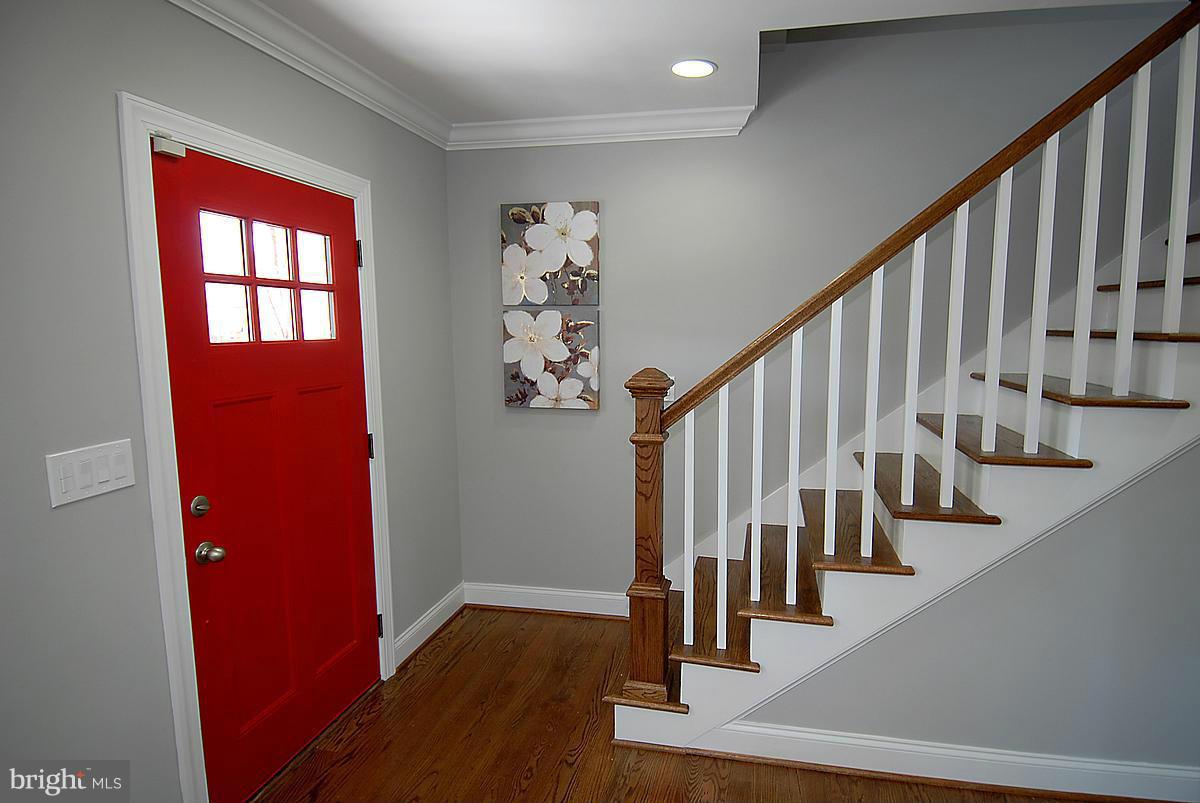 429 Rittenhouse Street Northwest Washington, DC 20011 - Photo 3 of 28 Foyer