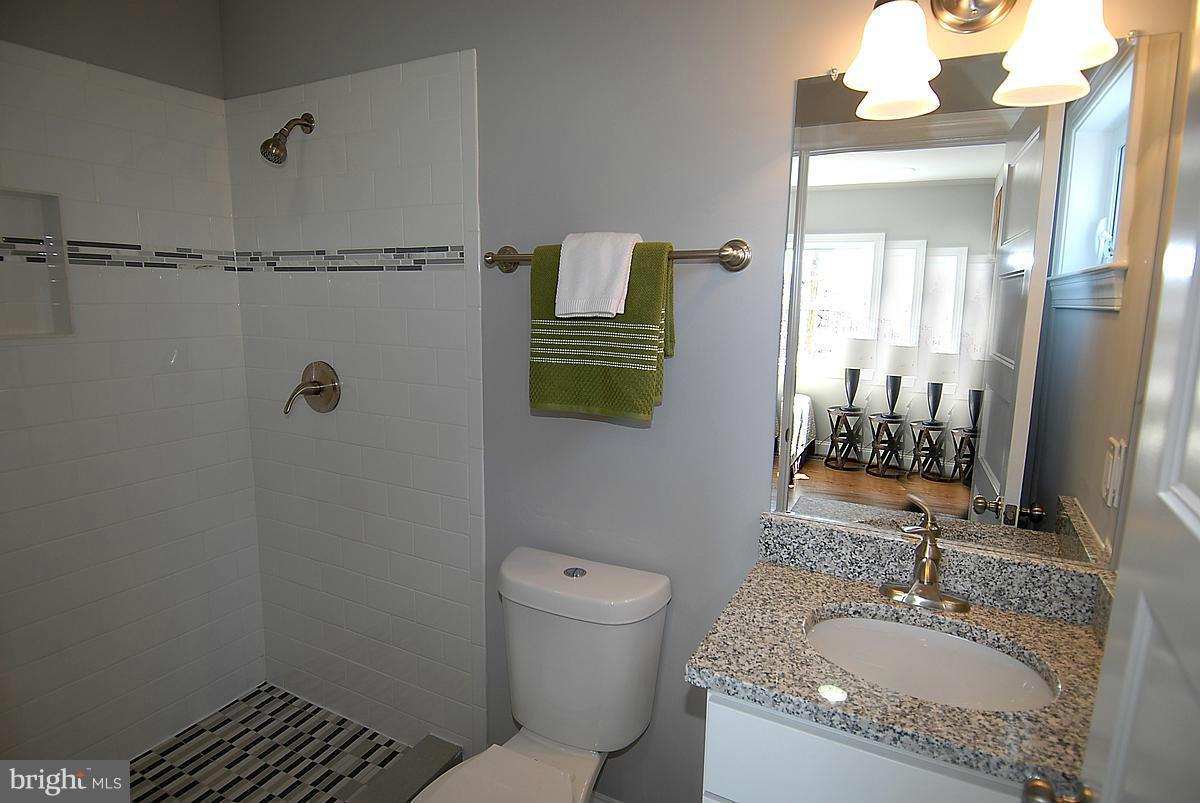 429 Rittenhouse Street Northwest Washington, DC 20011 - Photo 21 of 28 Bath (Master)