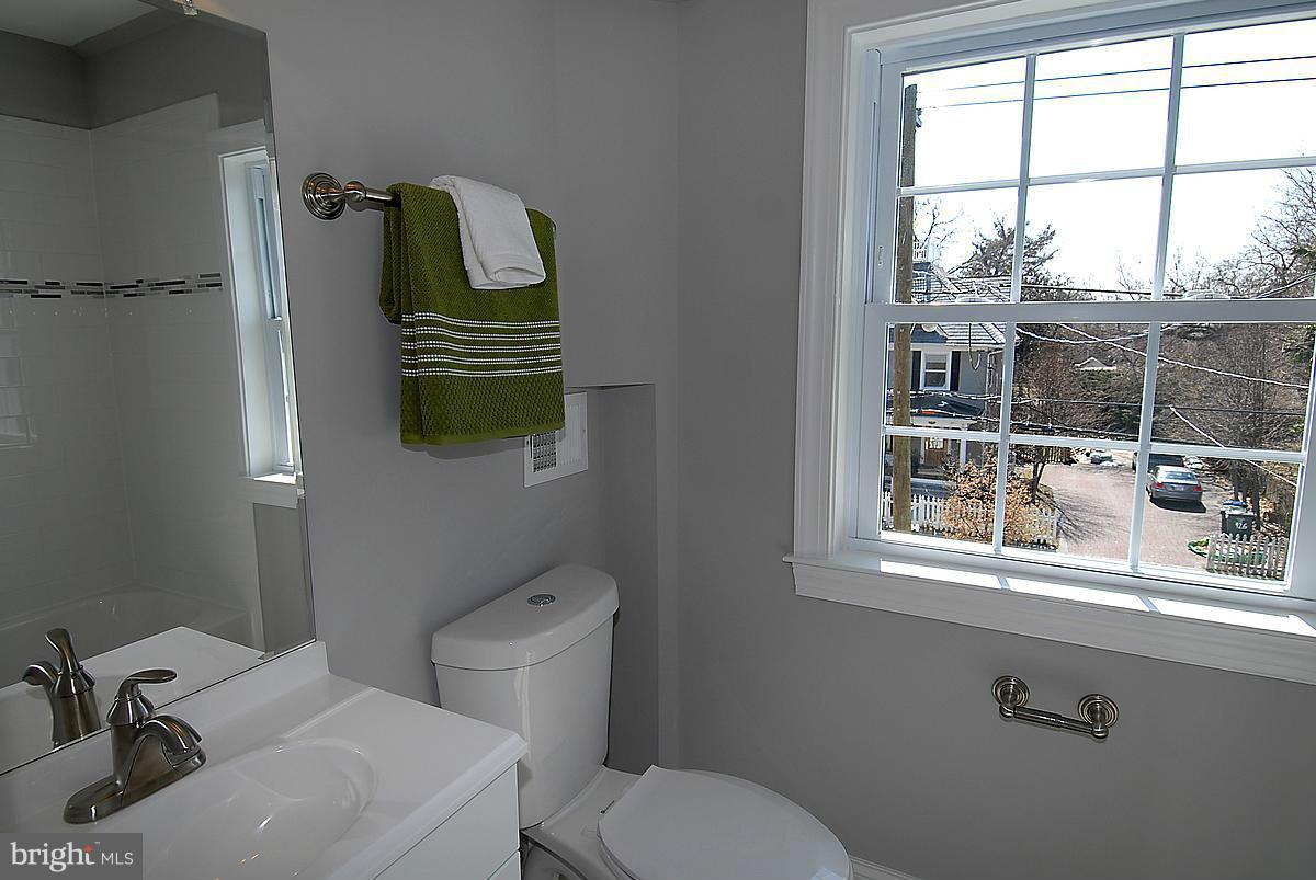 429 Rittenhouse Street Northwest Washington, DC 20011 - Photo 22 of 28 Full Hall Bath