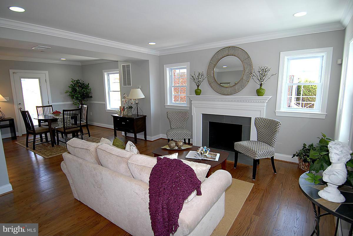 429 Rittenhouse Street Northwest Washington, DC 20011 - Photo 9 of 28 Living Room
