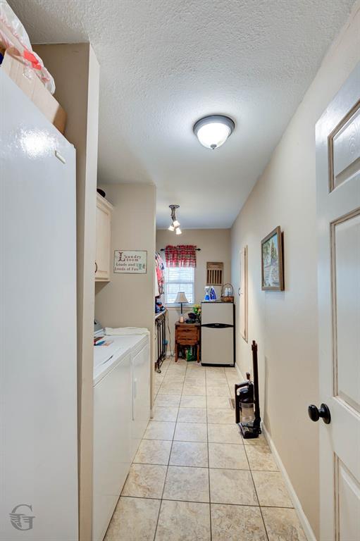 8839 Sebastian Road Keithville, LA 71047 - Photo 12 of 40 Tile flooring with light-toned walls