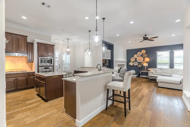 $4,300 | 34 Danby Place, The Woodlands, TX 77375