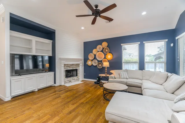 $4,300 | 34 Danby Place, The Woodlands, TX 77375