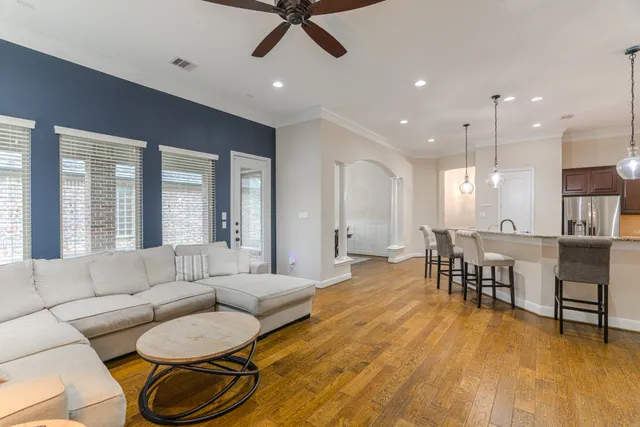 $4,300 | 34 Danby Place, The Woodlands, TX 77375