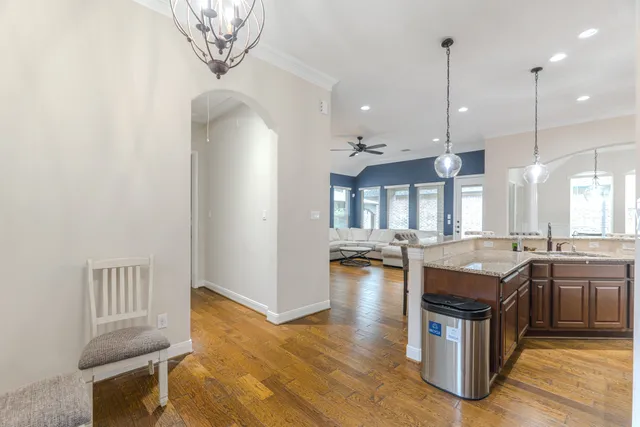 $4,300 | 34 Danby Place, The Woodlands, TX 77375