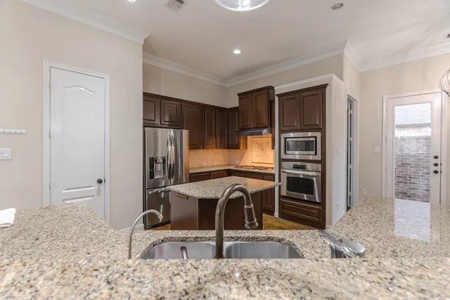 $4,300 | 34 Danby Place, The Woodlands, TX 77375