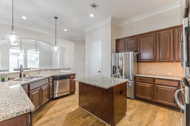 $4,300 | 34 Danby Place, The Woodlands, TX 77375