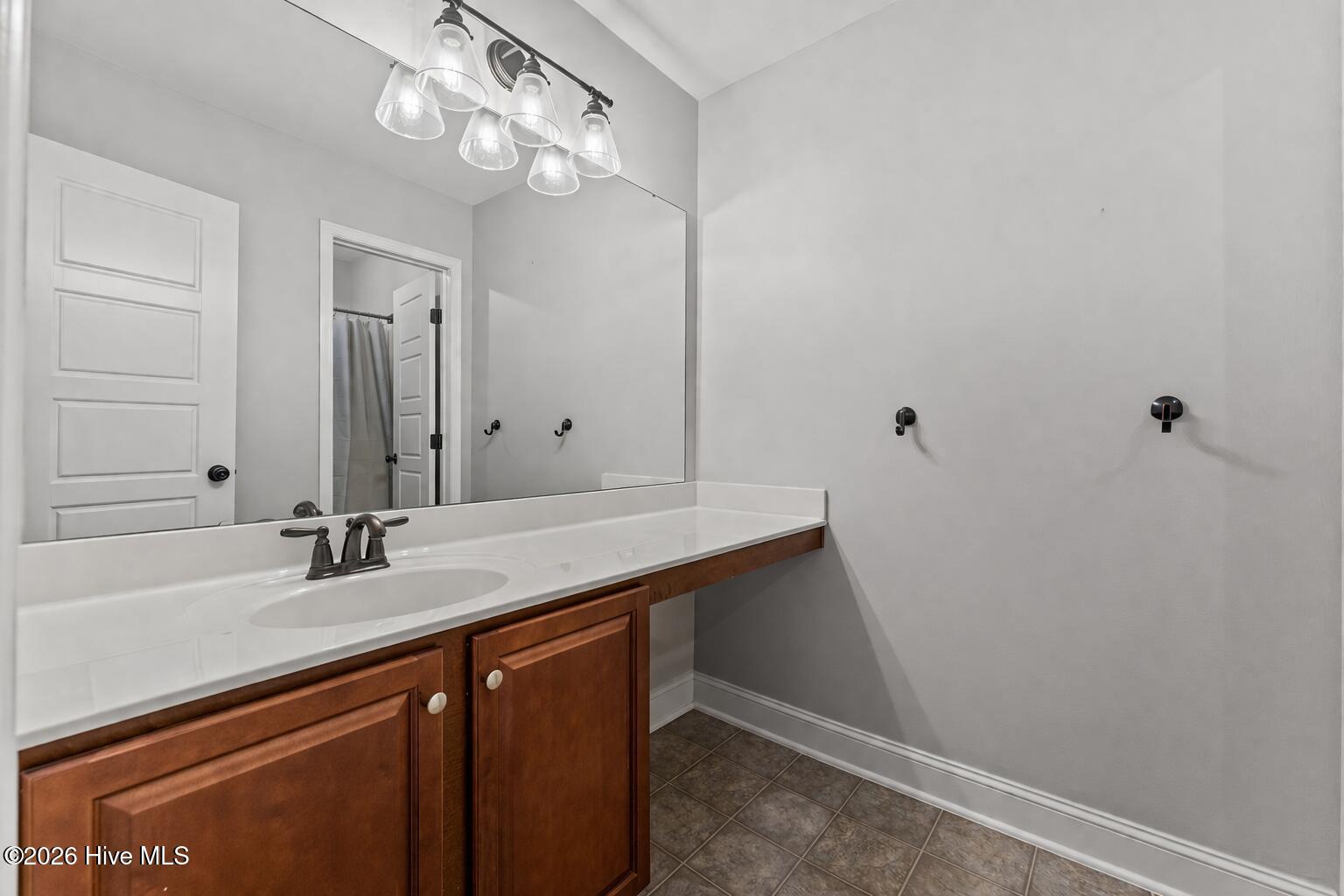 118 Sandy Springs Road Aberdeen, NC 28315 - Photo 27 of 43 2nd Floor Bath
