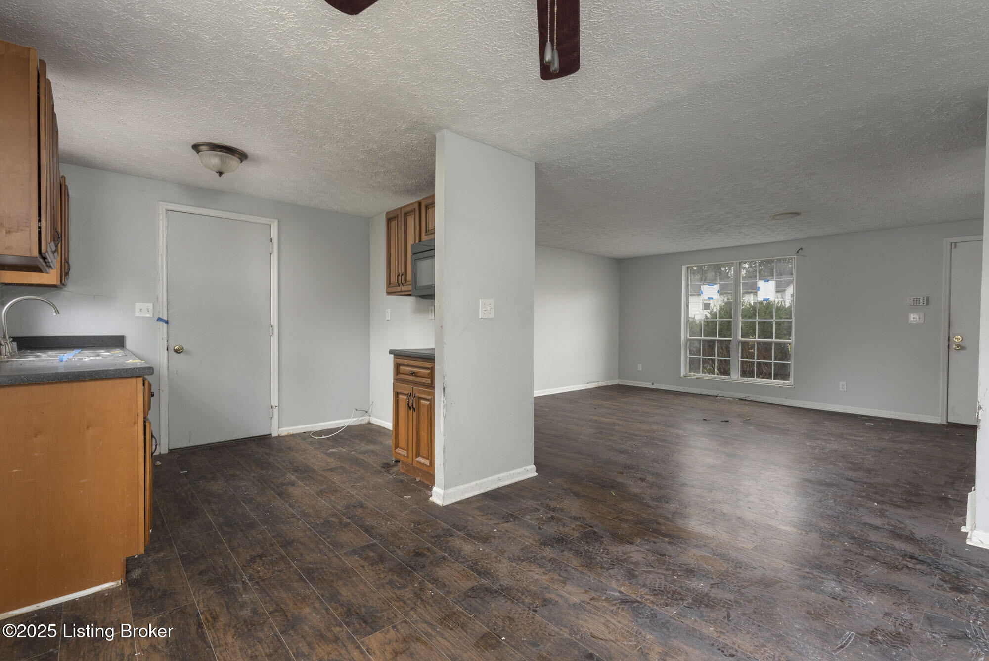 6400 Overton Road Louisville, KY 40228 - Photo 7 of 27 Overton007
