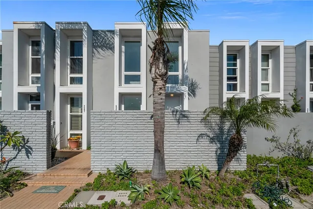 $1,065,000 | 4001 Warner Avenue, Huntington Beach, CA 92649