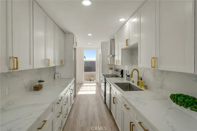 $1,065,000 | 4001 Warner Avenue, Huntington Beach, CA 92649