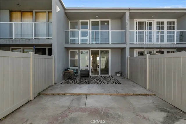 $1,065,000 | 4001 Warner Avenue, Huntington Beach, CA 92649