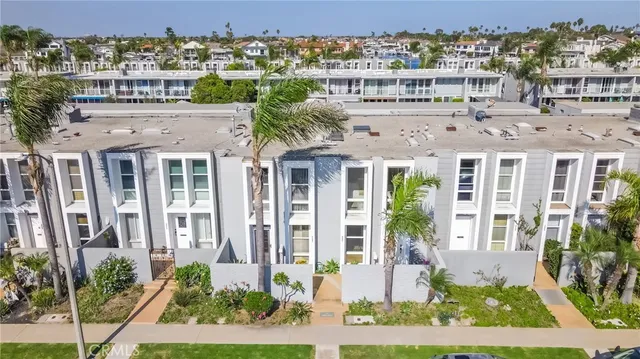 $1,065,000 | 4001 Warner Avenue, Huntington Beach, CA 92649