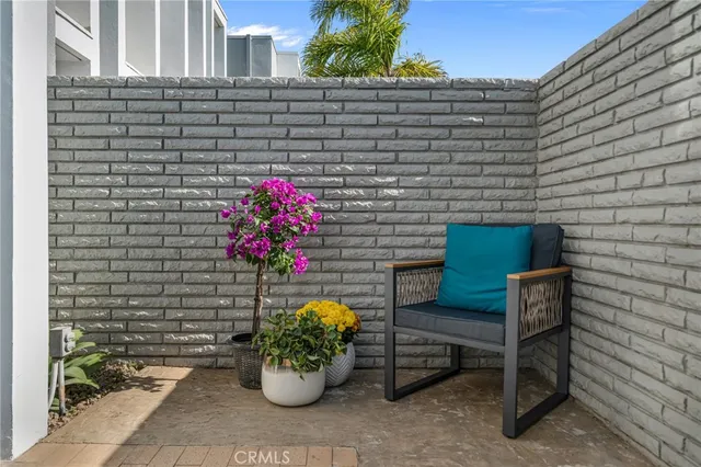 $1,065,000 | 4001 Warner Avenue, Huntington Beach, CA 92649