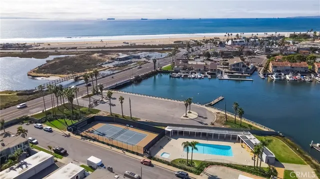 $1,065,000 | 4001 Warner Avenue, Huntington Beach, CA 92649