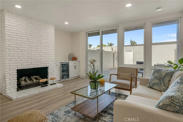 $1,065,000 | 4001 Warner Avenue, Huntington Beach, CA 92649