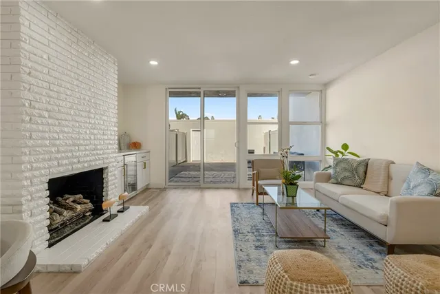 $1,065,000 | 4001 Warner Avenue, Huntington Beach, CA 92649