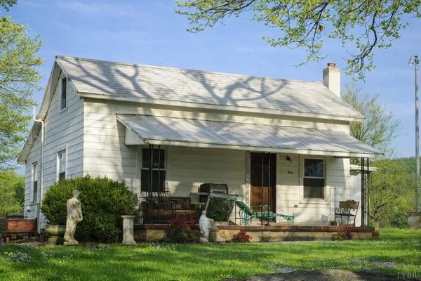 $325,000 | 304 Cricket Lane, Rustburg, VA 24588