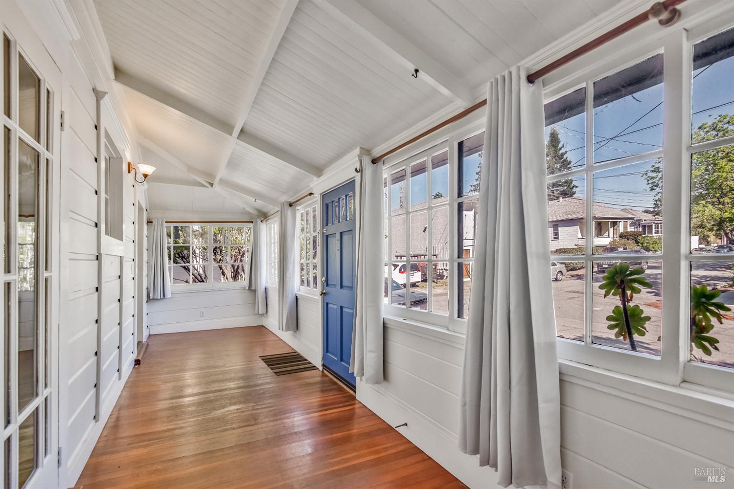 39 Latham Street San Rafael, CA 94901 - Photo 6 of 38