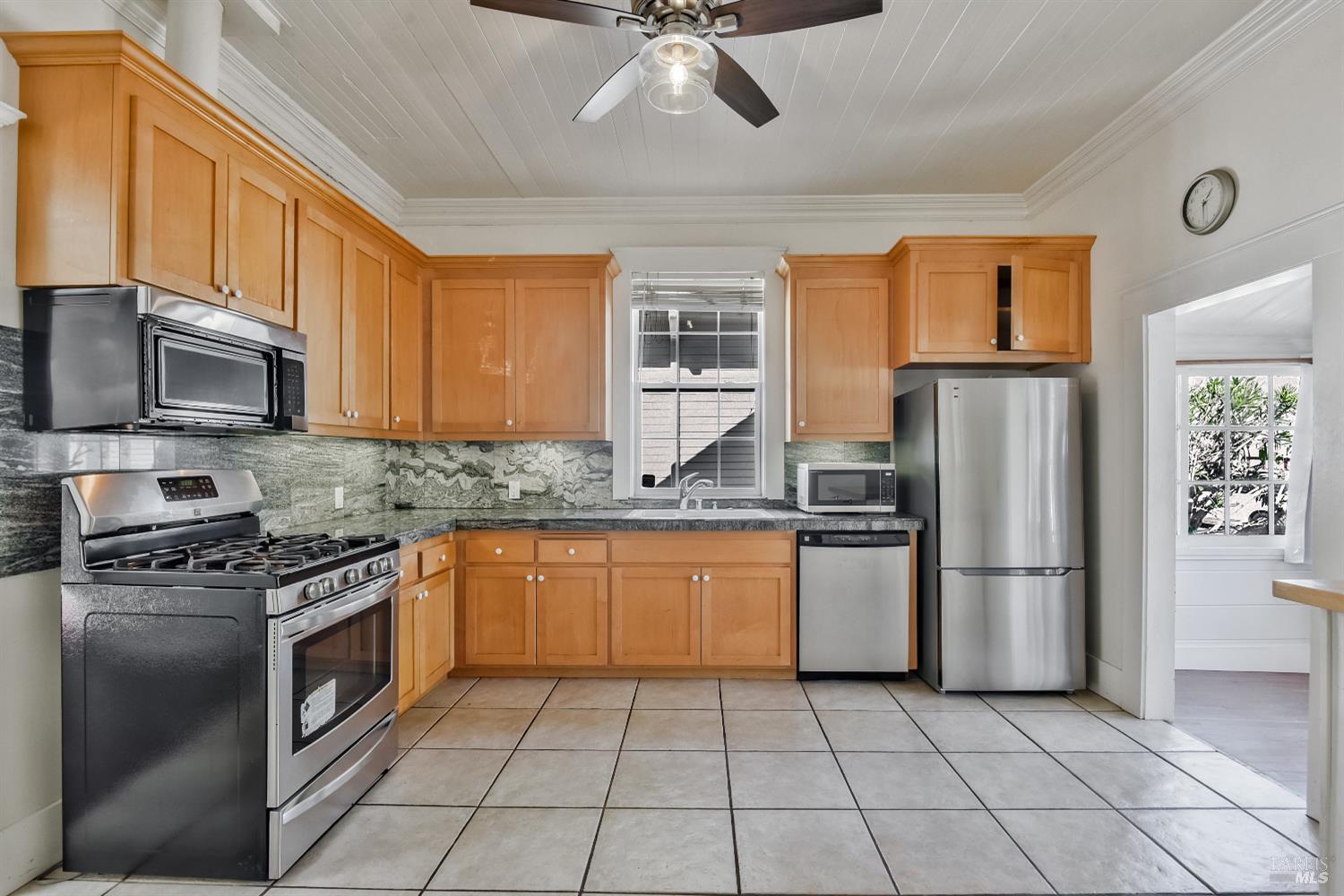 39 Latham Street San Rafael, CA 94901 - Photo 9 of 38
